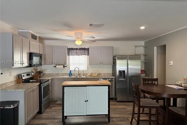 5205 PIONEER 21ST ST