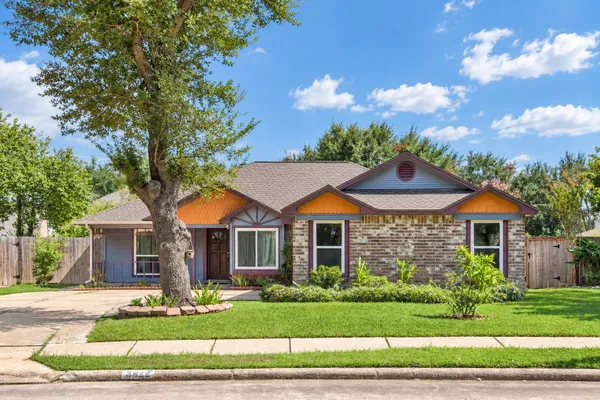 3822 CARYA CIR
