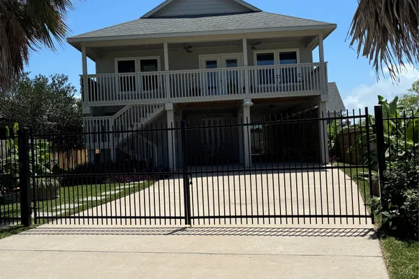 246 DEBBIE LN