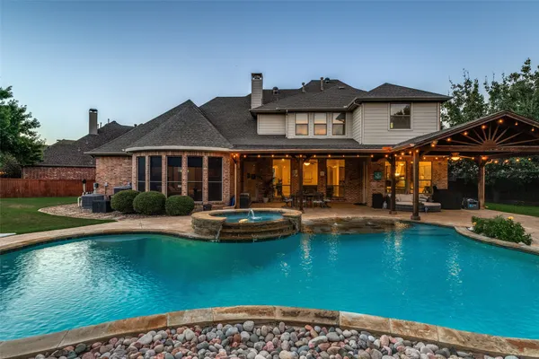 7501 THISTLEDOWN DR