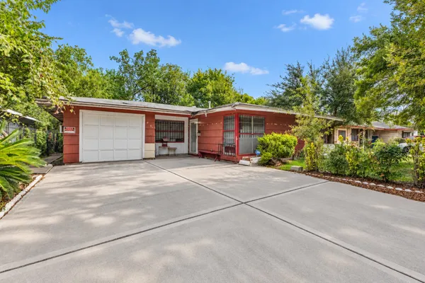 6051 WILLOW GLEN DR