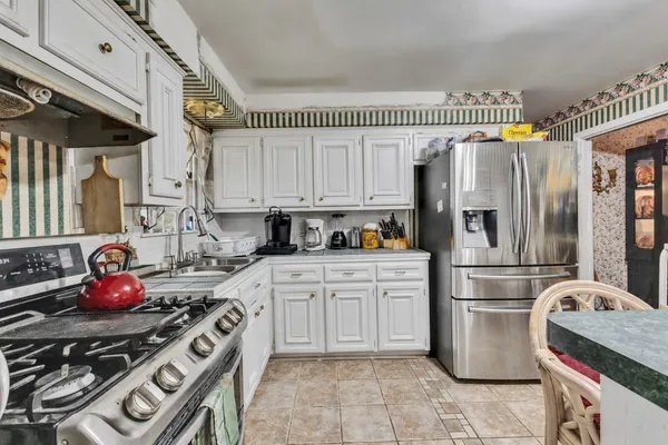6051 WILLOW GLEN DR