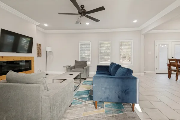 1315 OAK KNOLL DR
