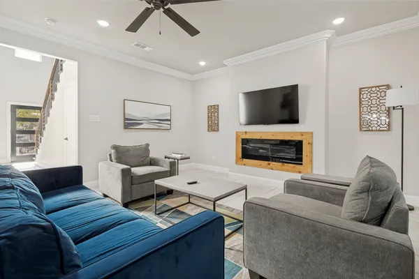 1315 OAK KNOLL DR