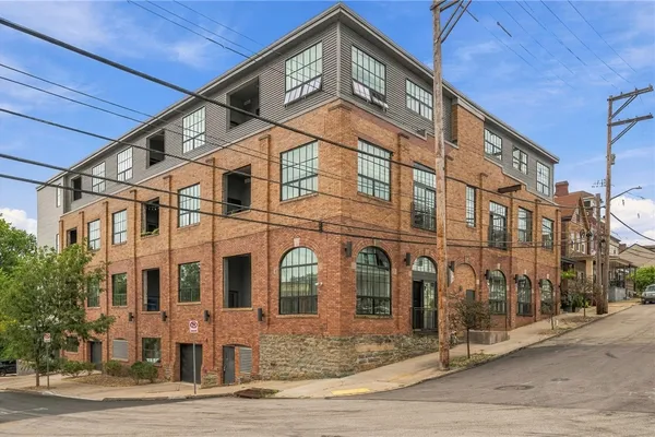 622 GROSS ST 204