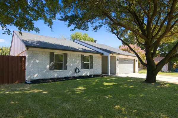 831 BEVERLY DR