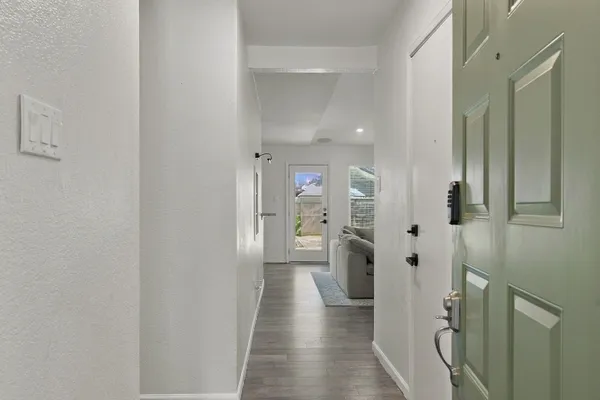 831 BEVERLY DR