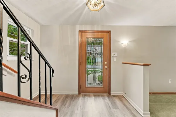 113 LARCHWOOD DR
