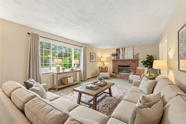 113 LARCHWOOD DR