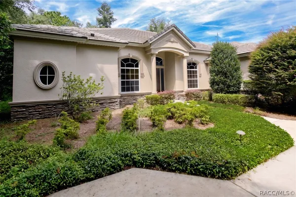 2320 N HICKORY GLEN PT