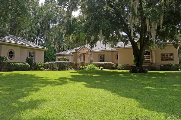 2320 N HICKORY GLEN PT