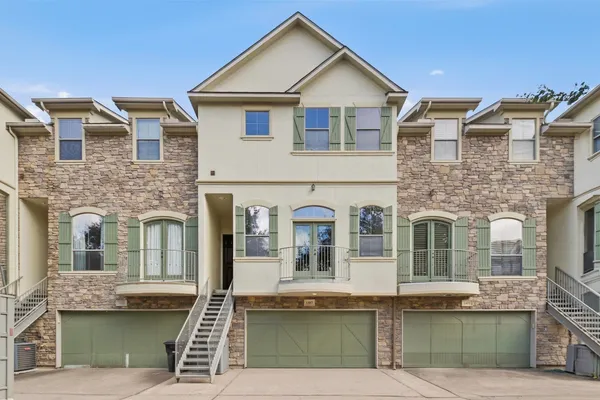 1407 SOUTHMORE BLVD