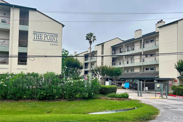 18809 EGRET BAY BLVD 125