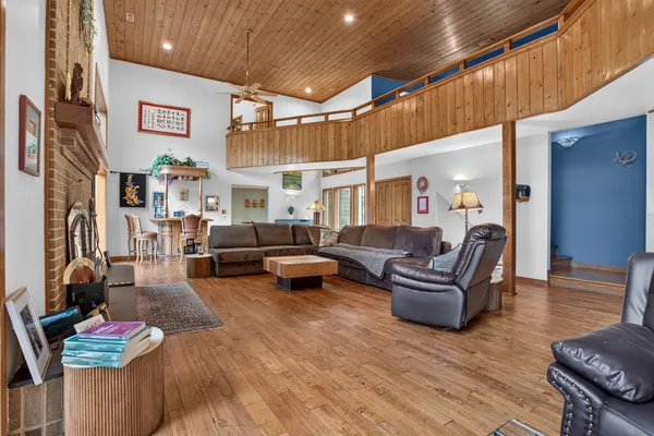 17 WHITTAKERS MILL RD