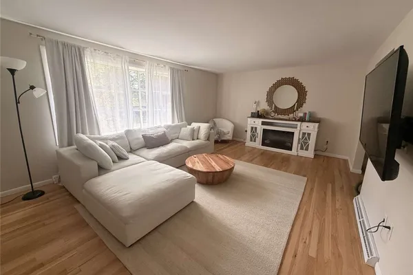 14 REDGRAVE DR