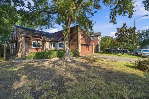 606 MEADOW KNOLL DR