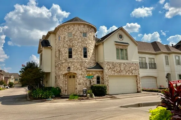 6303 HERMANN LAKE DR