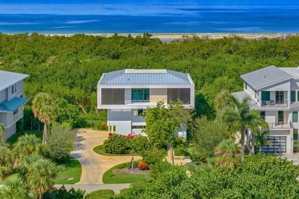 706 WATERSIDE DR