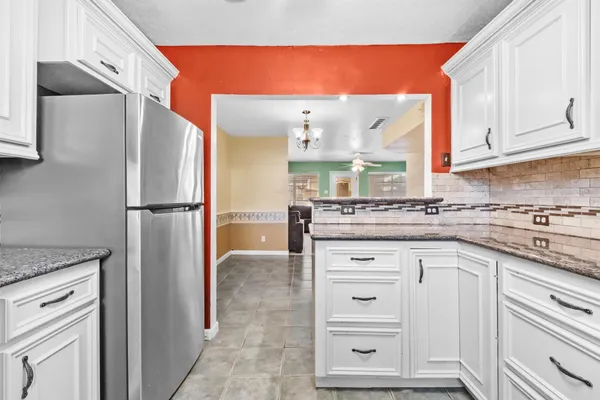 1025 WILLOW OAKS CIR