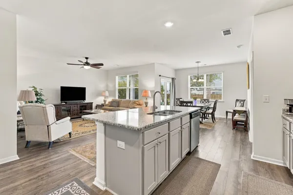 616 COQUINA BAY DR