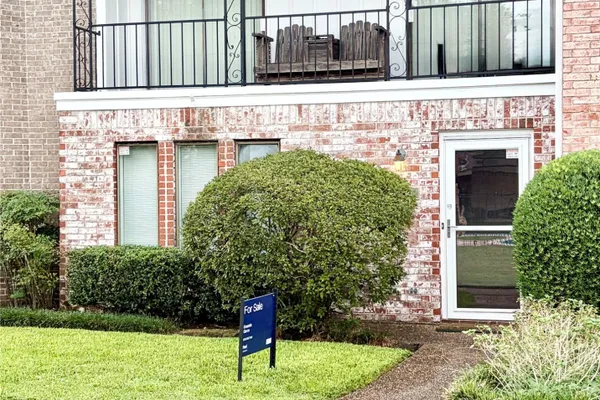 1311 TOWN CIR 4