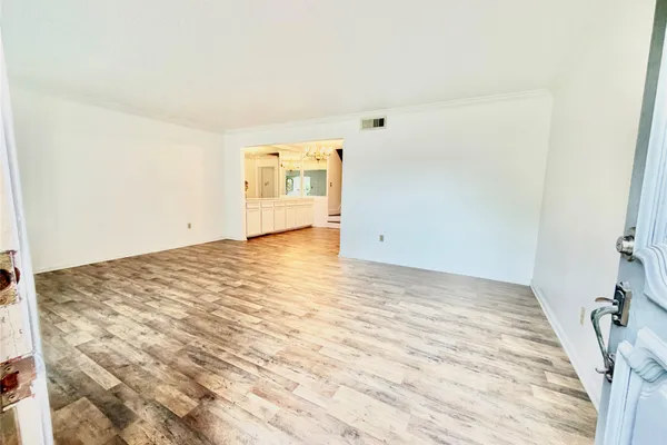 1311 TOWN CIR 4