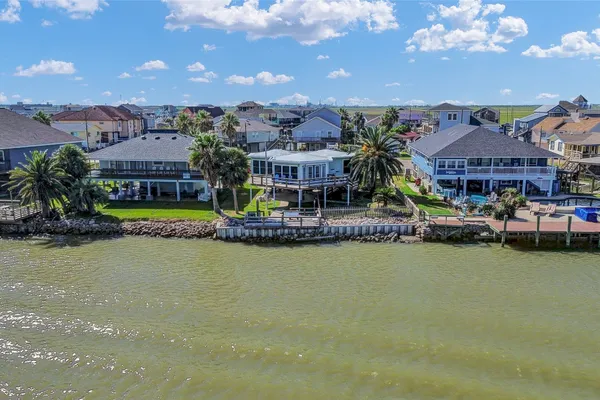 83 DOLPHIN LN