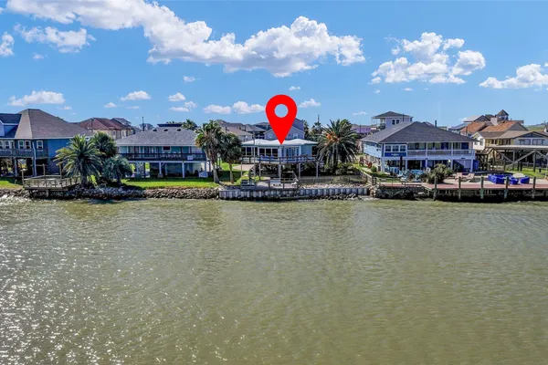 83 DOLPHIN LN