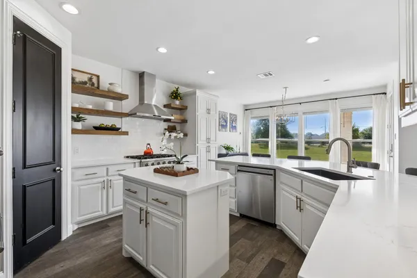 560 PALOMINO DR