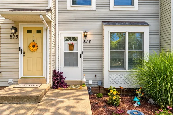 817 ELM CT
