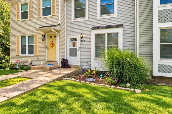 817 ELM CT