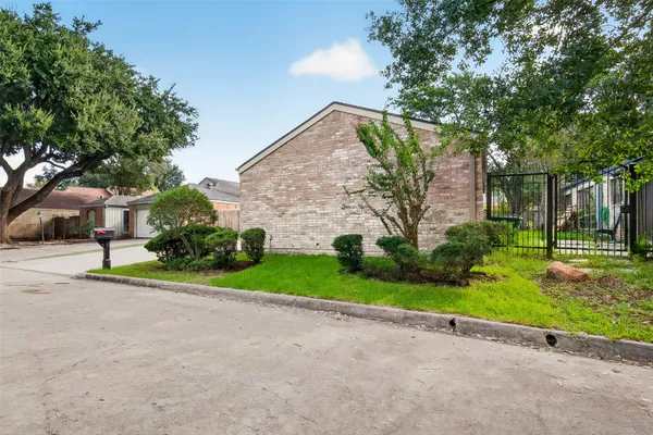 2939 ASHFORD TRAIL DR
