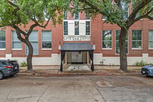 1312 LIVE OAK ST 109