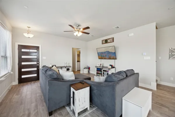 845 EAGLESCLIFFE LNDG