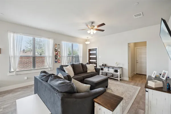845 EAGLESCLIFFE LNDG