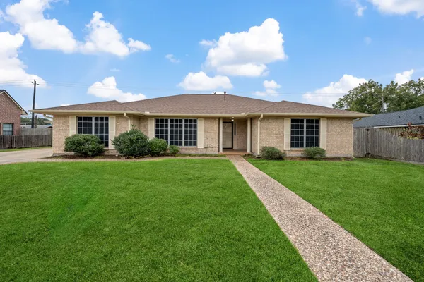 8022 BAYSIDE DR