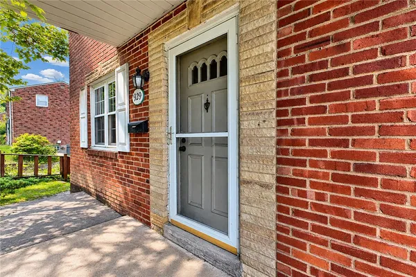 929 ROLAND RD