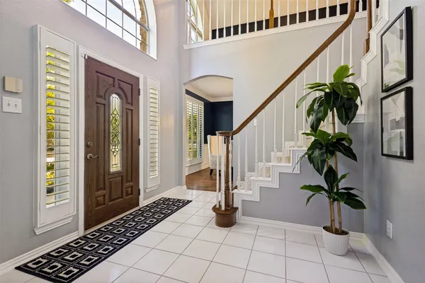 204 E CHAPEL DOWNS DR