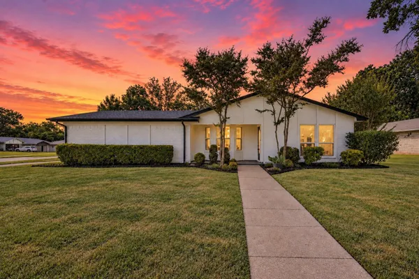 3101 WHISPERWOOD LN