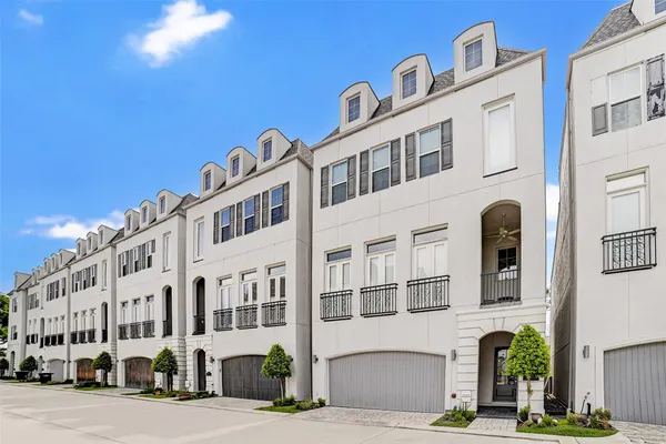1010 SAVANNAH CEDAR LN