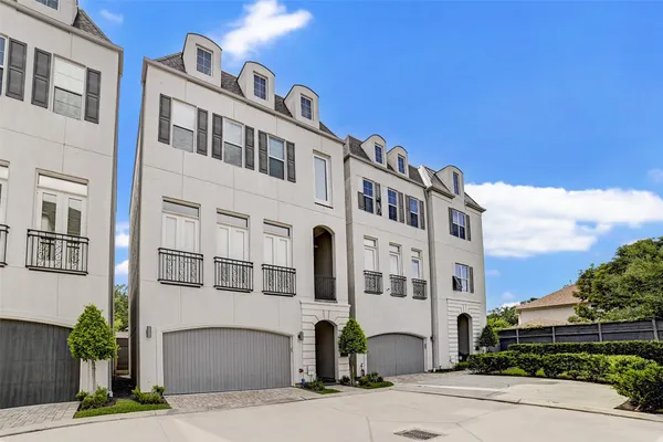 1010 SAVANNAH CEDAR LN