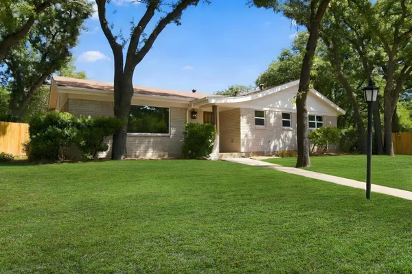 508 OAK PARK DR