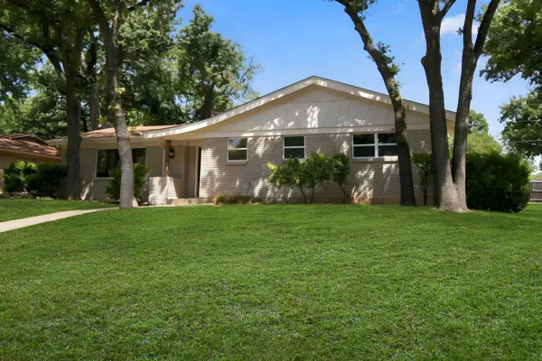 508 OAK PARK DR