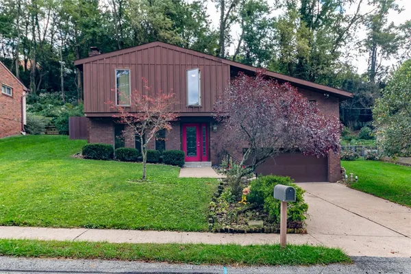 106 LARCHWOOD DR