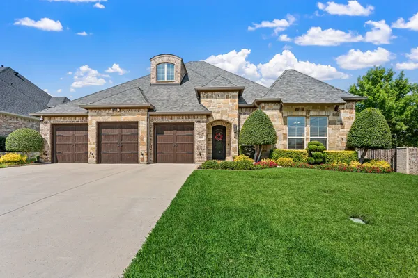 800 REGINA CT