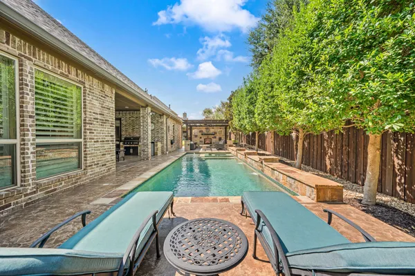 800 REGINA CT