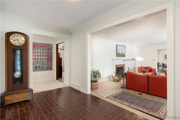 339 STONEHENGE DR