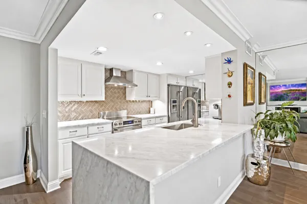 3621 TURTLE CREEK BLVD 2D