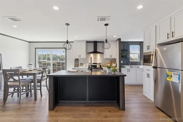 2704 W PATTERSON CT