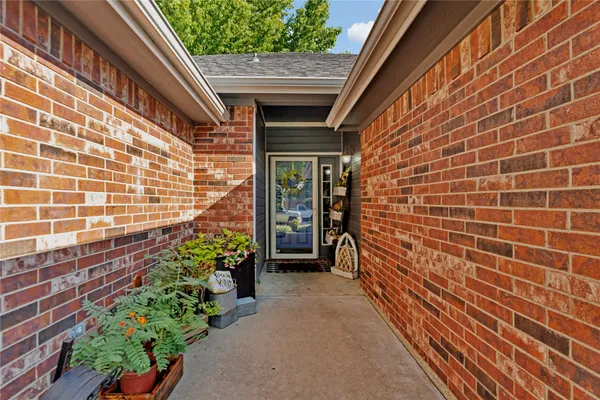 351 MEADOR LN